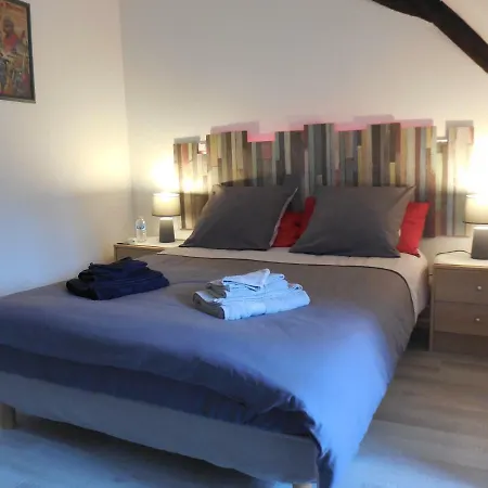 Le Clos Des Archers Bed and breakfast Laveyssiere