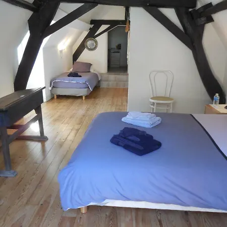 Le Clos Des Archers Bed and breakfast Laveyssiere