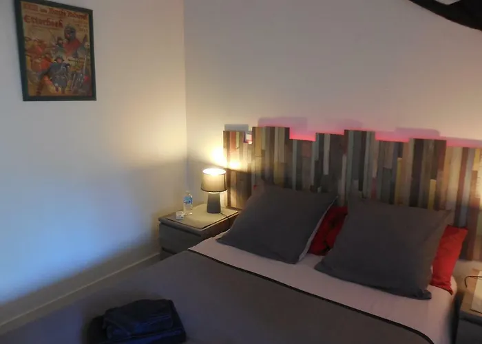 Le Clos Des Archers Bed & Breakfast Laveyssiere